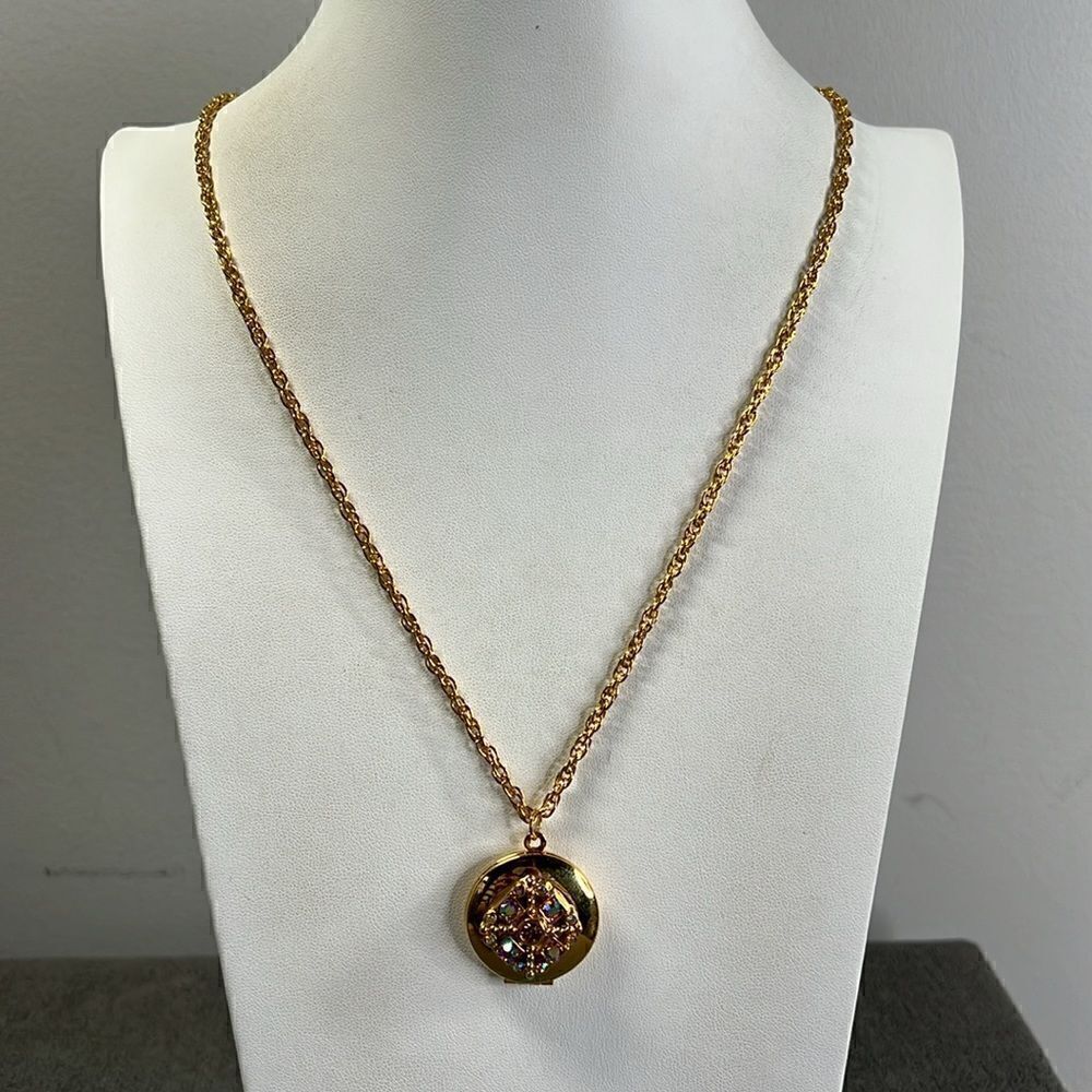 Beautiful Gold Tone Necklace and Locket - Picture 1 of 7
